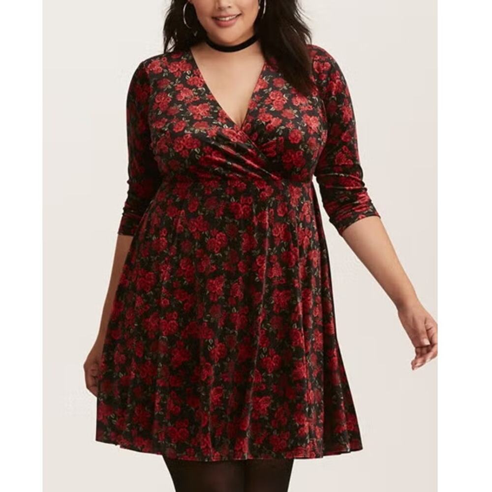 Torrid Rose Floral Velvet Surplice Mini Dress Size 3X Dark Romantic Whimsigoth